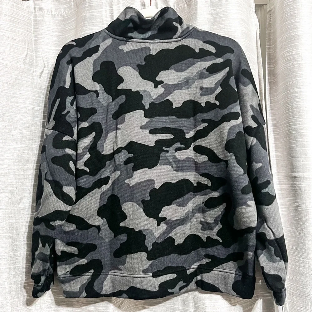 Old Navy Oversized Mock-Neck 1/2 Zip Fleece Pullover - Black Camo, Size XL